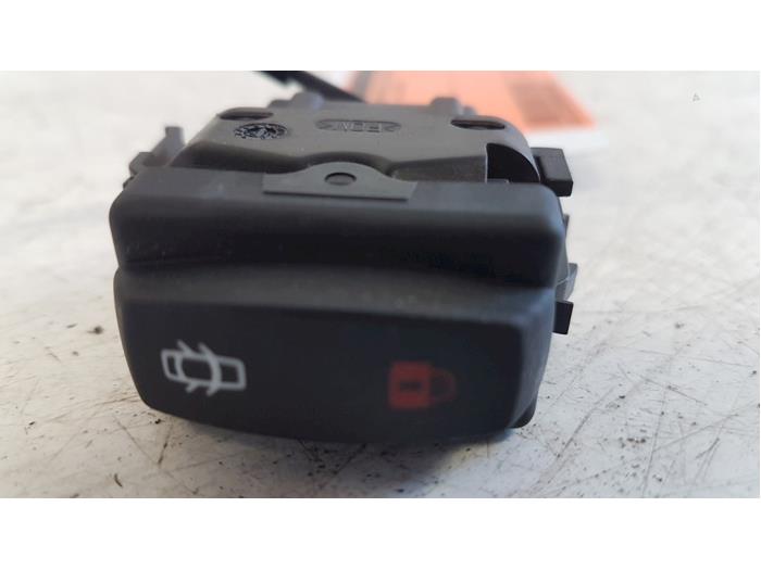 Central locking switch from a Renault Trafic New (FL) 1.9 dCi 100 16V 2006