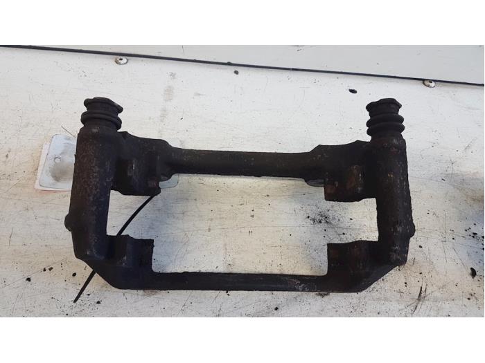 Front brake calliperholder, right from a Renault Trafic New (FL) 1.9 dCi 100 16V 2006