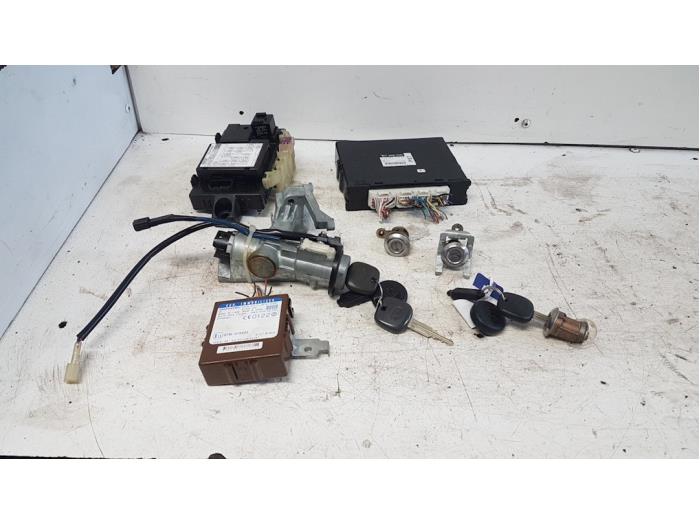 Used Ignition lock + computer Daihatsu YRV (M2) 1.3 16V DVVT Price € 125,00 Margin scheme offered by Autodemontagebedrijf Smit