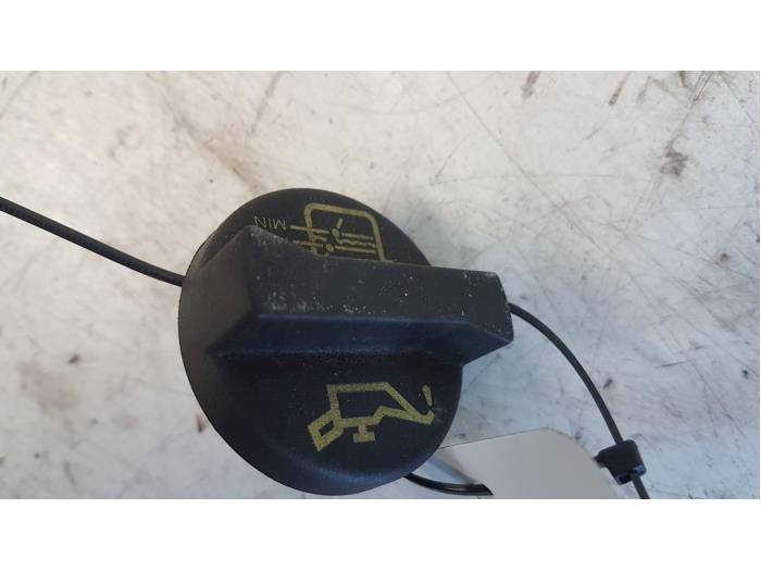 Gebrauchte Ölkappe Fiat Grande Punto (199) 1.4 Preis € 10,00 Margenregelung angeboten von Autodemontagebedrijf Smit