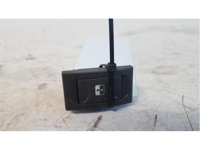 Usados Interruptor de ventanilla eléctrica Mazda MX-3 (EC) Precio € 5,00 Norma de margen ofrecido por Autodemontagebedrijf Smit