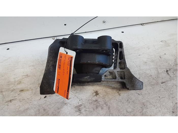 Used Engine mount Ford Focus 2 Wagon 2.0 TDCi 16V Price € 20,00 Margin scheme offered by Autodemontagebedrijf Smit