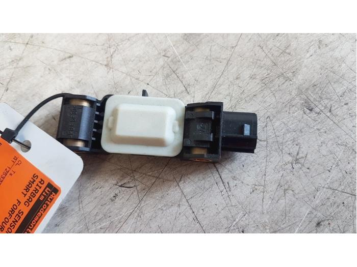 Begagnade Airbagsensor Smart Forfour (454) 1.0 12V Pris € 15,00 Marginaltabell erbjuds av Autodemontagebedrijf Smit