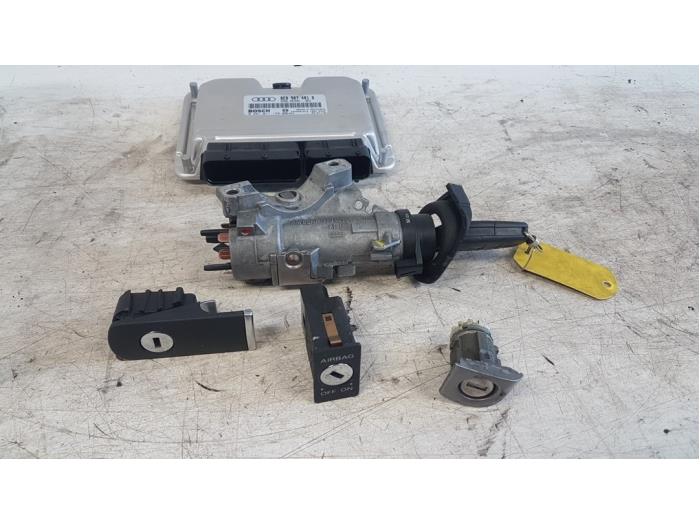 Used Ignition lock + computer Audi A4 Avant (B6) 2.5 TDI 24V Price € 95,00 Margin scheme offered by Autodemontagebedrijf Smit
