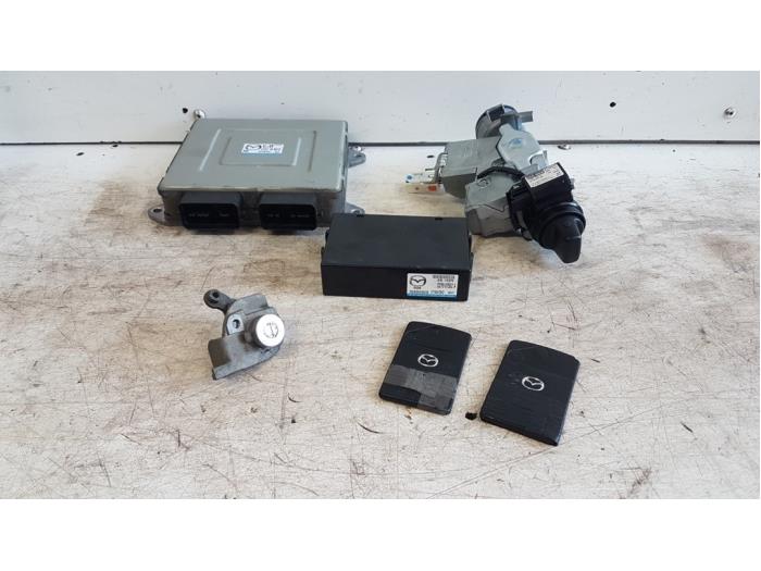 Used Ignition lock + computer Mazda 5 (CR19) 2.0i 16V Price € 150,00 Margin scheme offered by Autodemontagebedrijf Smit