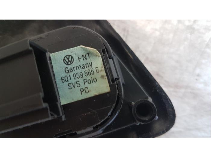 Interruptor de retrovisor de un Volkswagen Polo IV (9N1/2/3) 1.9 SDI 2003