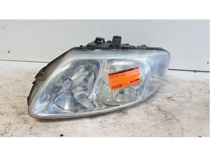 Używane Reflektor lewy Dodge Ram Van 2.5 CRD Cena € 40,00 Procedura marży oferowane przez Autodemontagebedrijf Smit