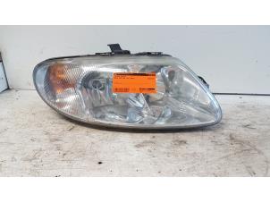 Used Headlight, right Dodge Ram Van 2.5 CRD Price € 40,00 Margin scheme offered by Autodemontagebedrijf Smit