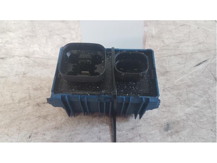 Glow plug relay Opel Corsa D 1.3 CDTi 16V Ecotec 55557760