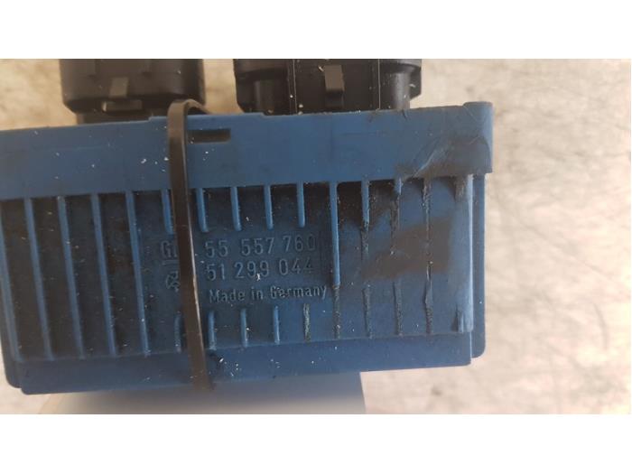 Glow plug relay Opel Corsa D 1.3 CDTi 16V Ecotec 55557760