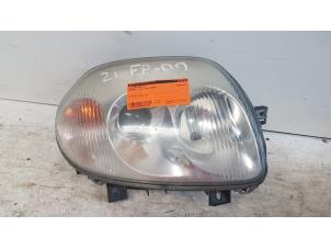Used Headlight, right Renault Clio II (BB/CB) 1.4 16V Si Price € 25,00 Margin scheme offered by Autodemontagebedrijf Smit