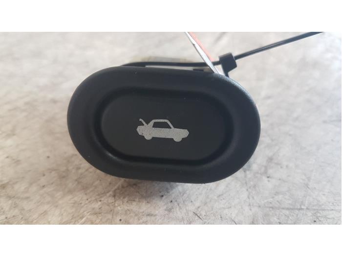 Tailgate switch from a Saab 9-5 (YS3E) 2.3t 16V 1999