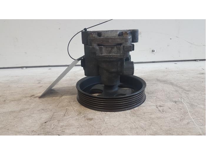 Usagé Pompe de direction Suzuki Liana (ERC/ERD/RH4) 1.4 DDiS 16V Prix € 35,00 Règlement à la marge proposé par Autodemontagebedrijf Smit