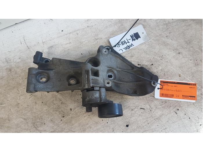 Used Engine mount Renault Clio III (BR/CR) 1.6 16V Price € 25,00 Margin scheme offered by Autodemontagebedrijf Smit