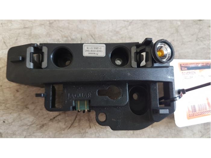 Gebrauchte Sonstige Jaguar X-type 2.5 V6 24V Preis € 15,00 Margenregelung angeboten von Autodemontagebedrijf Smit