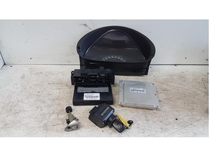 Used Ignition lock + computer Mercedes C Combi (S203) 2.2 C-200 CDI 16V Price € 200,00 Margin scheme offered by Autodemontagebedrijf Smit