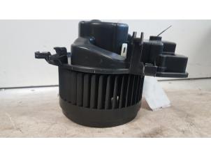 Used Heating and ventilation fan motor Mercedes C Combi (S203) 2.2 C-200 CDI 16V Price € 30,00 Margin scheme offered by Autodemontagebedrijf Smit
