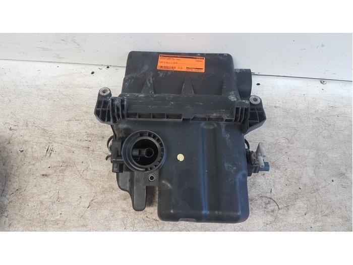 Begagnade Luftfilterhus Toyota Yaris (P1) 1.0 16V VVT-i Pris € 25,00 Marginaltabell erbjuds av Autodemontagebedrijf Smit