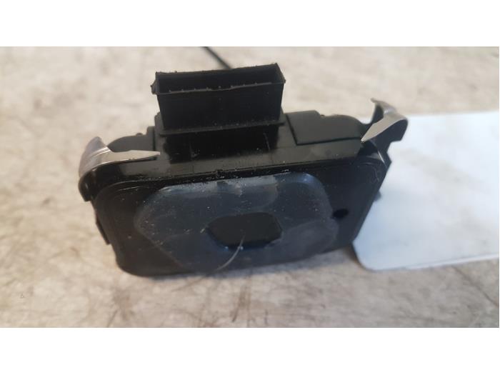 Begagnade Regnsensor Opel Corsa C (F08/68) 1.2 16V Pris € 45,00 Marginaltabell erbjuds av Autodemontagebedrijf Smit