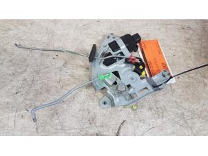 Used Bonnet lock mechanism Kia Sportage (JE) 2.0 CVVT 16V 4x2 Price on request offered by Autodemontagebedrijf Smit