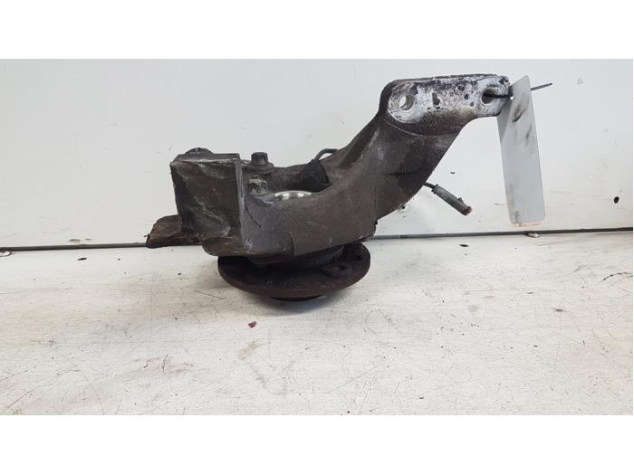 Knuckle, front right from a Opel Vectra C Caravan 1.8 16V 2005