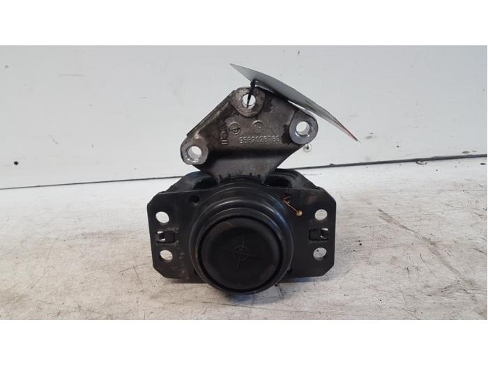 Used Engine mount Citroen C4 Coupé (LA) 1.6 HDi 16V 110 Price € 10,00 Margin scheme offered by Autodemontagebedrijf Smit