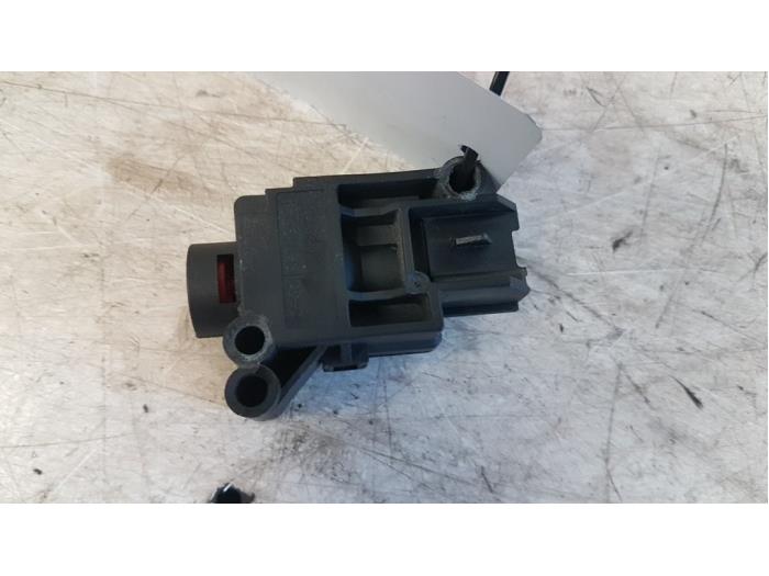 Usagé Limiteur de pression carburant Jaguar S-type (X200) 3.0 V6 24V Prix € 15,00 Règlement à la marge proposé par Autodemontagebedrijf Smit