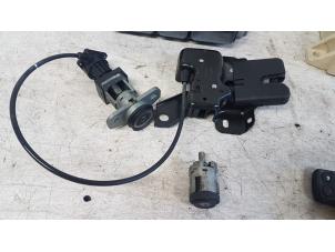 Ignition lock + computer from a Jaguar S-type (X200) 3.0 V6 24V 1999
