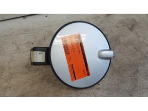 Used Tank cap cover Opel Astra H (L48) 1.6 16V Twinport Price € 10,00 Margin scheme offered by Autodemontagebedrijf Smit