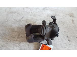 Used Rear brake calliper, left Peugeot 407 (6D) 2.2 16V Price € 25,00 Margin scheme offered by Autodemontagebedrijf Smit
