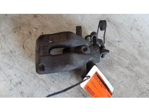 Used Rear brake calliper, right Peugeot 407 (6D) 2.2 16V Price € 25,00 Margin scheme offered by Autodemontagebedrijf Smit