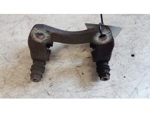 Used Rear brake calliperholder, left Peugeot 407 (6D) 2.2 16V Price € 10,00 Margin scheme offered by Autodemontagebedrijf Smit