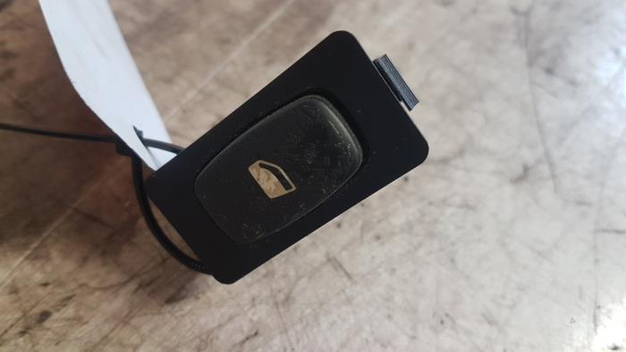 Usados Interruptor de ventanilla eléctrica Citroen C8 (EA/EB) Precio € 10,00 Norma de margen ofrecido por Autodemontagebedrijf Smit