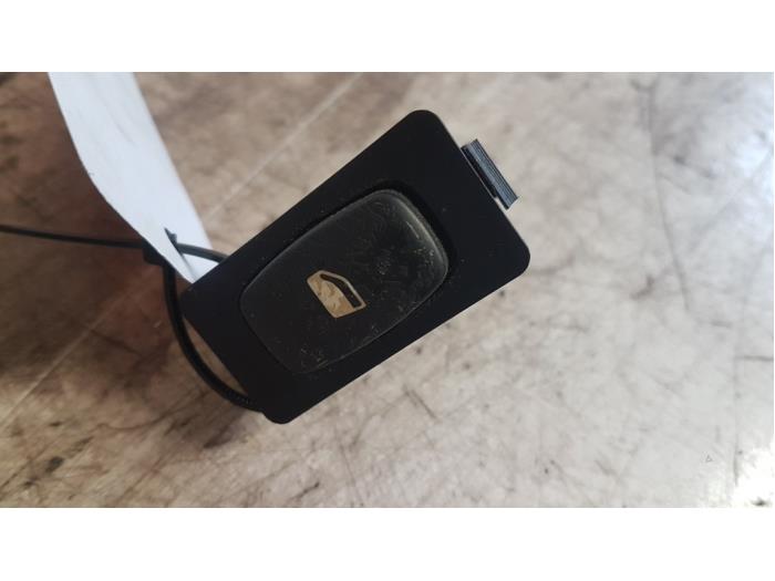 Usados Interruptor de ventanilla eléctrica Citroen C8 (EA/EB) Precio € 10,00 Norma de margen ofrecido por Autodemontagebedrijf Smit