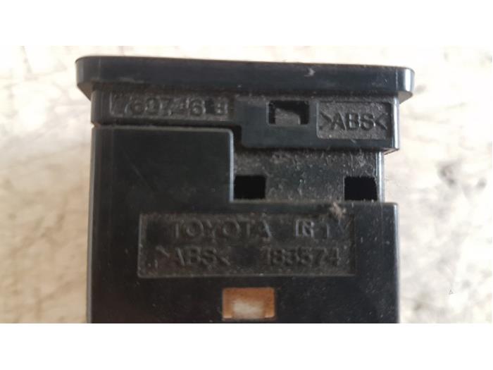 Interruptor de retrovisor de un Daihatsu YRV (M2) 1.3 16V DVVT 2001