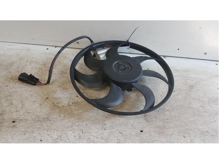 Gebrauchte Kühlerventilator Volvo C30 (EK/MK) 1.6 D 16V Preis € 40,00 Margenregelung angeboten von Autodemontagebedrijf Smit