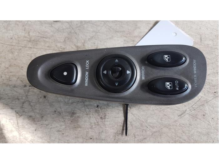Multi-functional window switch from a Hyundai Coupe 2.0i 16V 2000