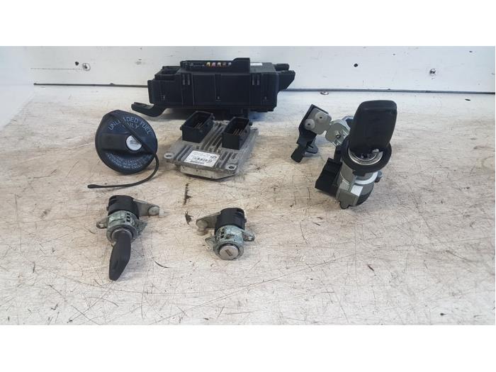 Used Ignition lock + computer Fiat Punto II (188) Price € 175,00 Margin scheme offered by Autodemontagebedrijf Smit