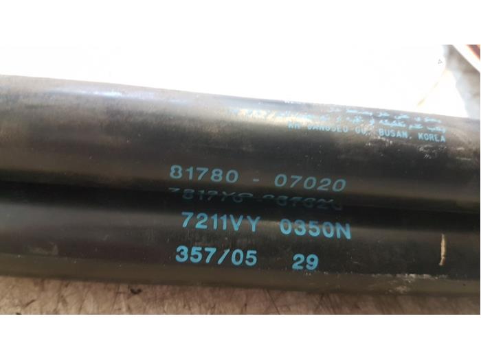 Zestaw amortyzatorów gazowych tylnej klapy z Kia Picanto (BA) 1.1 CRDi VGT 12V 2007