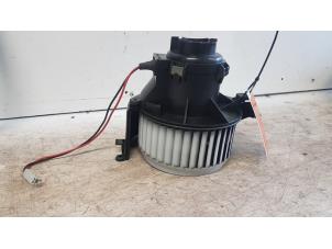 Used Heating and ventilation fan motor Opel Astra H GTC (L08) 1.6 16V Twinport Price € 20,00 Margin scheme offered by Autodemontagebedrijf Smit