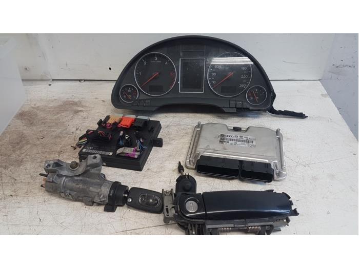 Used Ignition lock + computer Audi A4 Avant Quattro (B6) 2.5 TDI V6 24V Price € 130,00 Margin scheme offered by Autodemontagebedrijf Smit