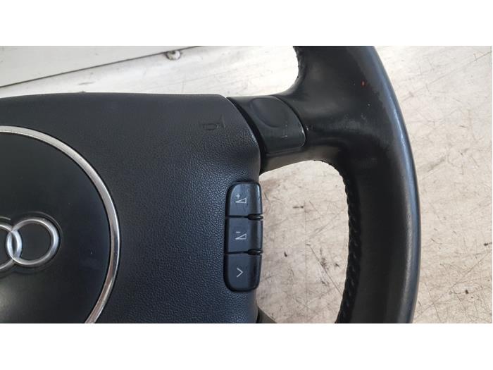 Steering wheel from a Audi A4 Avant Quattro (B6) 2.5 TDI V6 24V 2003