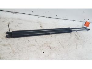 Used Set of tailgate gas struts Volkswagen Transporter T5 2.5 TDi Price on request offered by Autodemontagebedrijf Smit