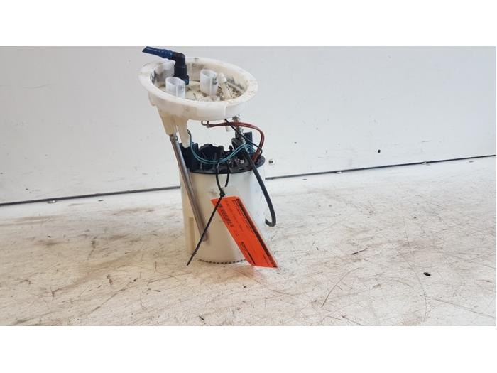Usagé Pompe d'injection BMW 1 serie (E87/87N) 130i 24V Prix € 20,00 Règlement à la marge proposé par Autodemontagebedrijf Smit