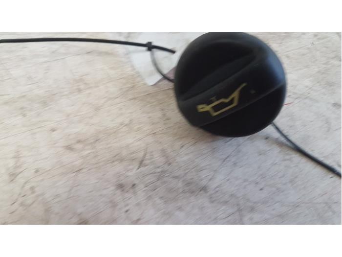 Gebrauchte Ölkappe Volvo V50 (MW) 2.0 D 16V Preis € 10,00 Margenregelung angeboten von Autodemontagebedrijf Smit