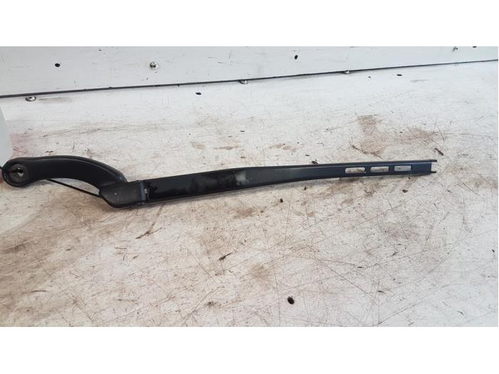 Front wiper arm from a Audi A4 Avant (B6) 1.8 T 20V 2002