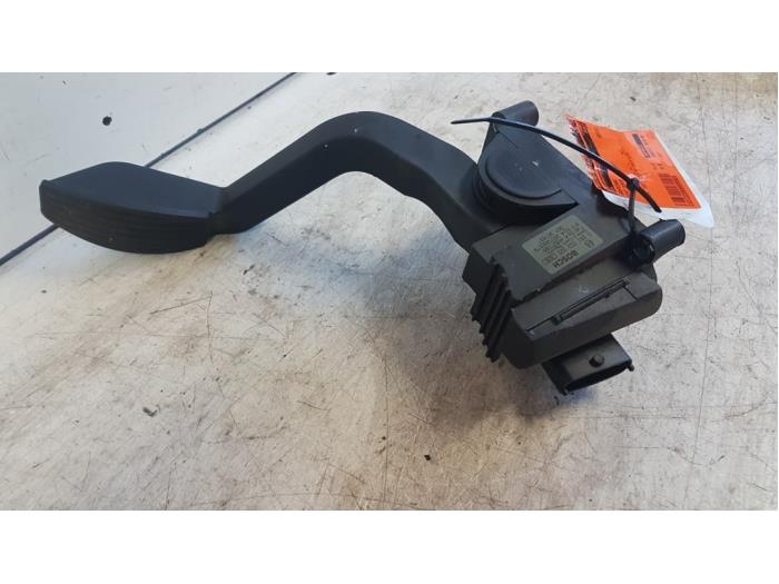 Używane Pedal gazu Fiat Punto II (188) 1.4 16V Cena € 25,00 Procedura marży oferowane przez Autodemontagebedrijf Smit