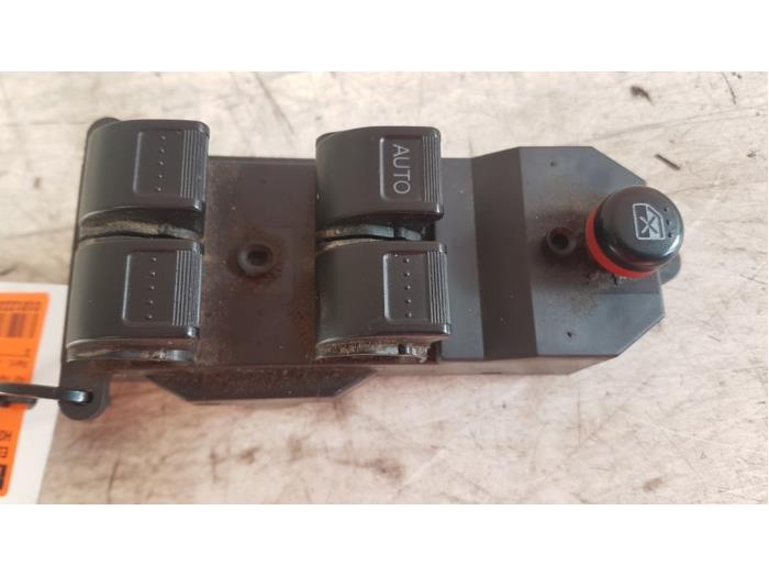 Usados Interruptor de ventanilla eléctrica Honda Stream I (RN) 1.7 16V VTEC Precio € 45,00 Norma de margen ofrecido por Autodemontagebedrijf Smit
