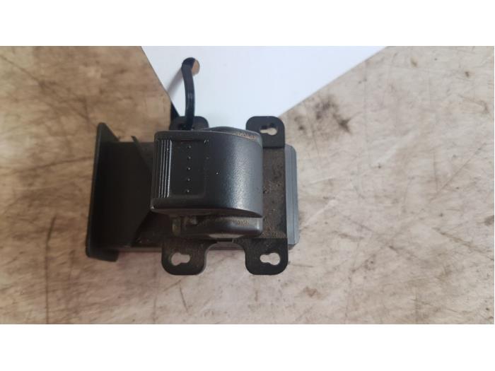 Usados Interruptor de ventanilla eléctrica Honda Stream I (RN) 1.7 16V VTEC Precio € 15,00 Norma de margen ofrecido por Autodemontagebedrijf Smit