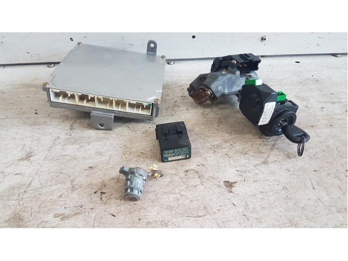 Used Ignition lock + computer Honda Stream I (RN) 1.7 16V VTEC Price on request offered by Autodemontagebedrijf Smit